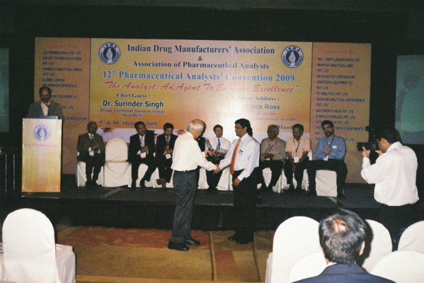 gira-receiving-award-appreciation